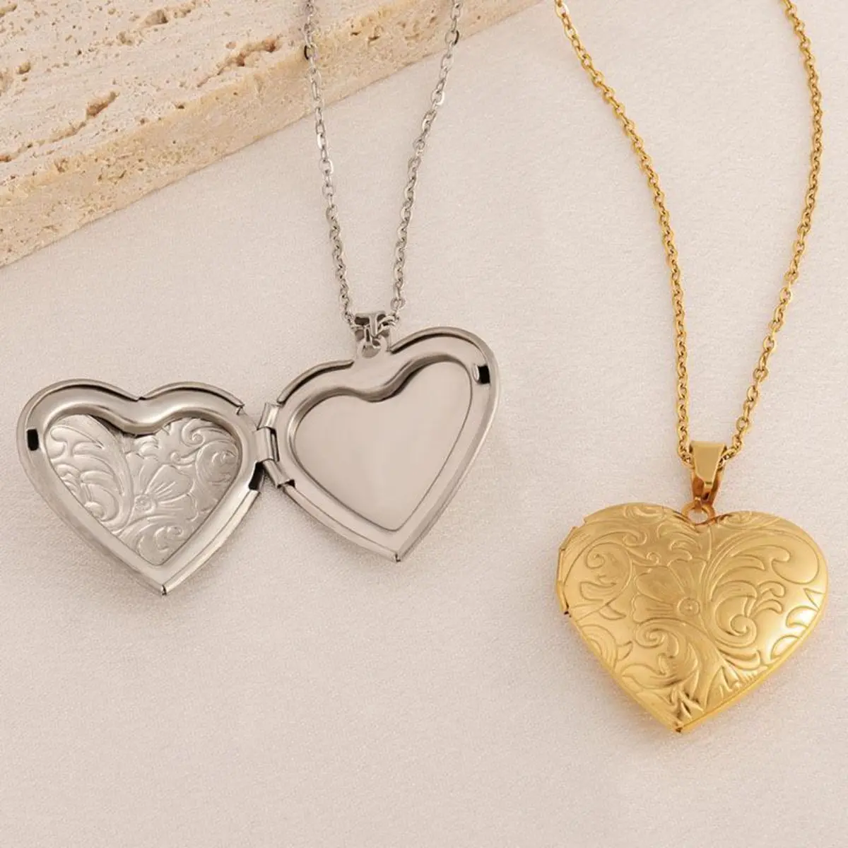 Women's Stainless Steel Dainty Heart Locket Necklace - Oval Floral Photo Frame Keepsake, Chain Jewelry, Decorative Flower, Custom Photo, Promise Love Gift for Daily Wear & Special Moments, Heart Locket Necklaces, Chain Jewelry Necklaces