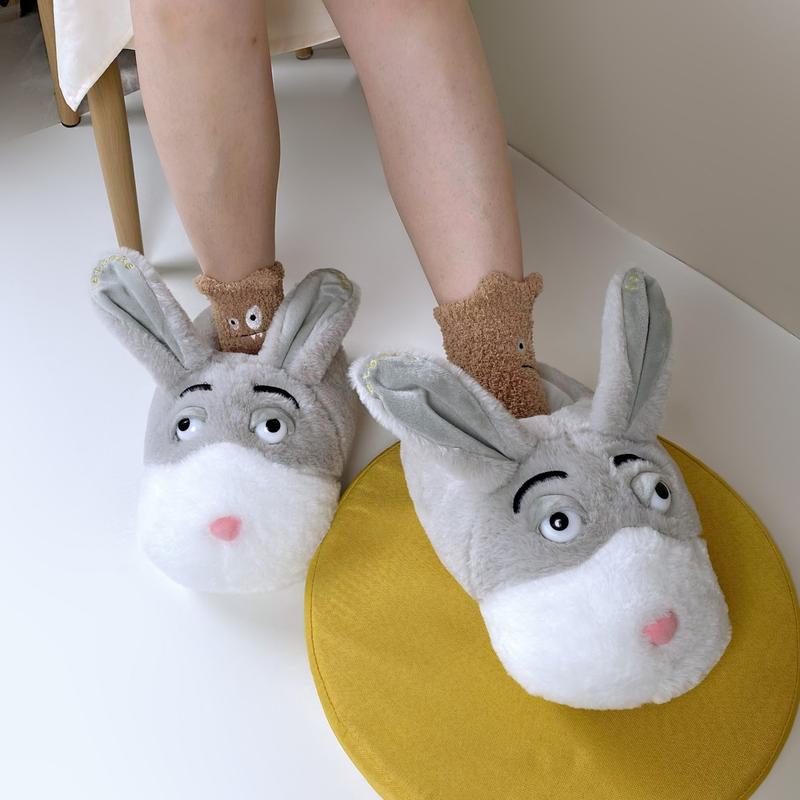 Winter warm and soft cotton shoes. New cotton waterproof shoes with rabbit patterns. Recommended by enthusiasts. Household indoor shoes.