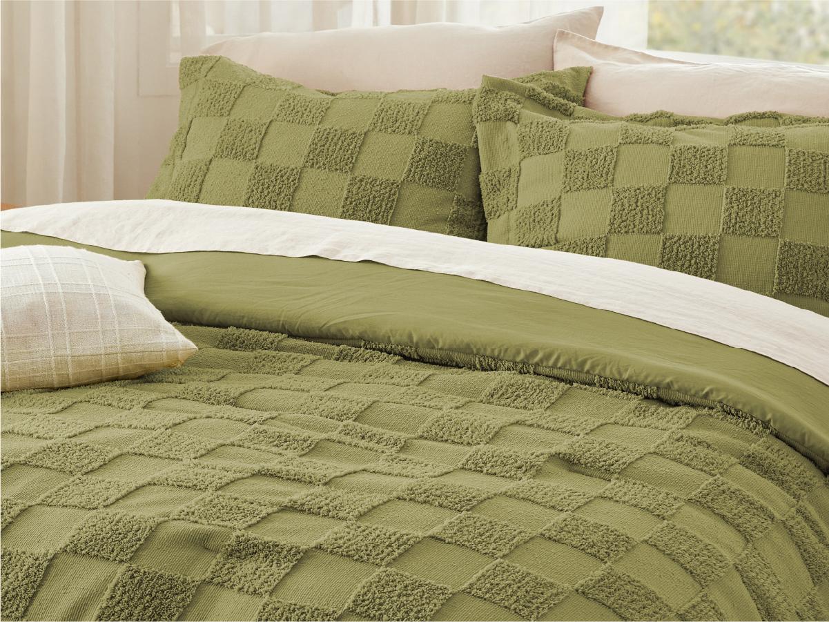 【Spring Glow Up】Bedsure Checkered Farmhouse Shabby Chic Comforter Set ,Boho Tufted Bed Set, King Size Bedding, 3 Pieces, 1 Plaid Geometric Comforter and 2 Pillow Shams,Jacquard Design Soft Breathable Lightweight All-Season Filling OEKO-TEX Certified