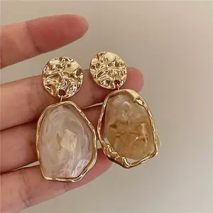 Vintage Gold Irregular Drop Earrings – Amber Brown / Ivory White