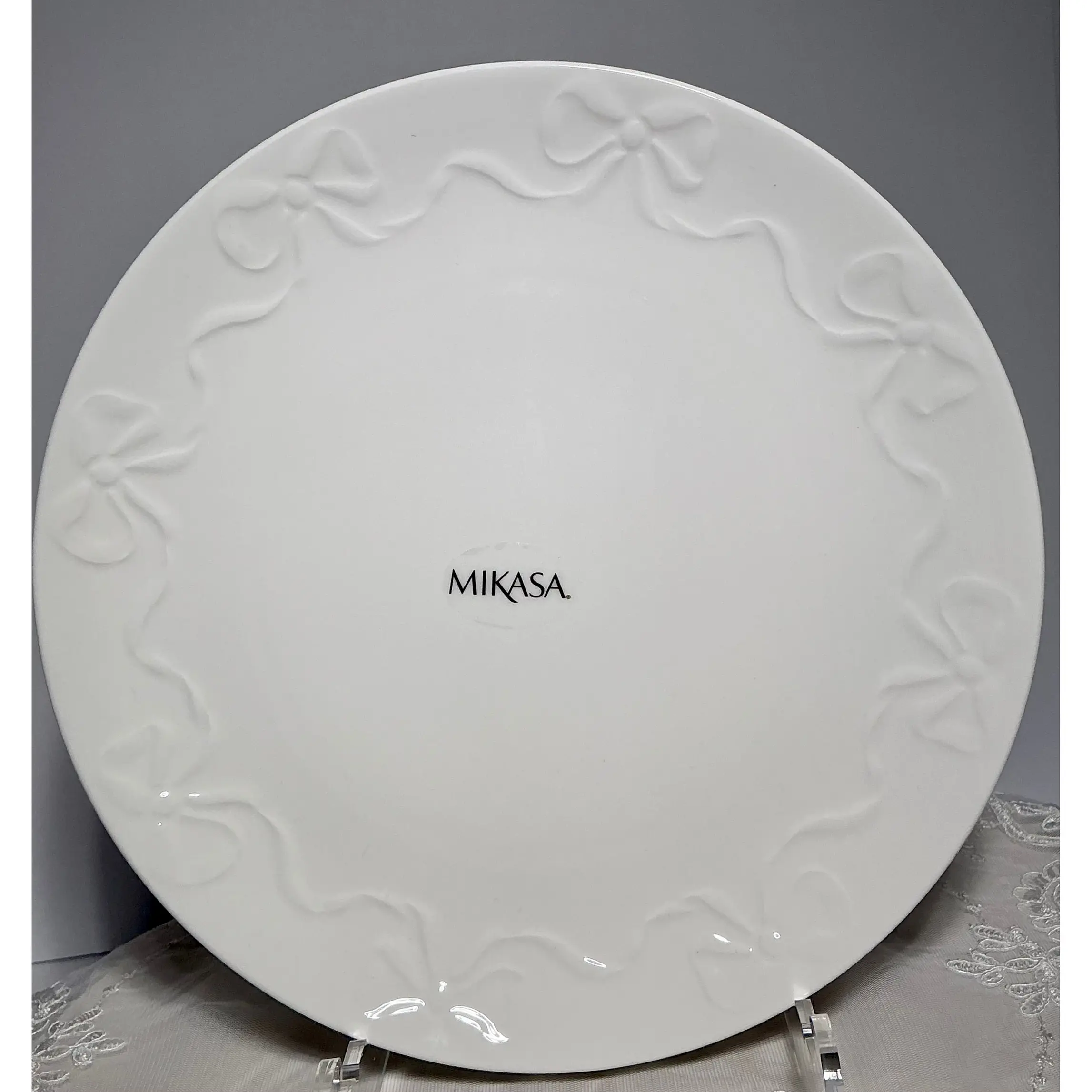 Mikasa Embossed Bow Bone China Dinner Plate 11"