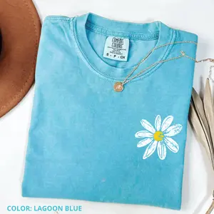 Comfort Colors Daisy T-shirt, Retro Floral Shirt, Women's Casual Short Sleeve Tee, Cotton Top Womenswear