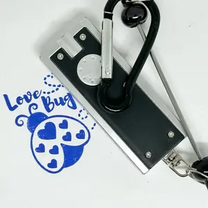 1 pcs Beadable bar carabiner with flashinght comes in various colors. Perfect for any DIY project.