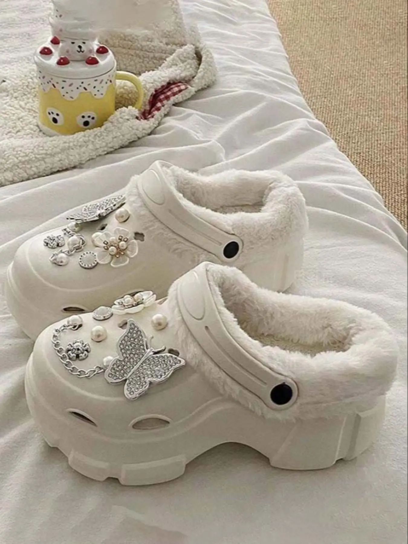 Autumn Winter Casual Pearl Butterfly Faux Fur Hole Shoes, Indoor Home Student Dorm Thick Sole Anti-Slip Warm Simple Design Non Slip Thick Soled Slippers Indoor