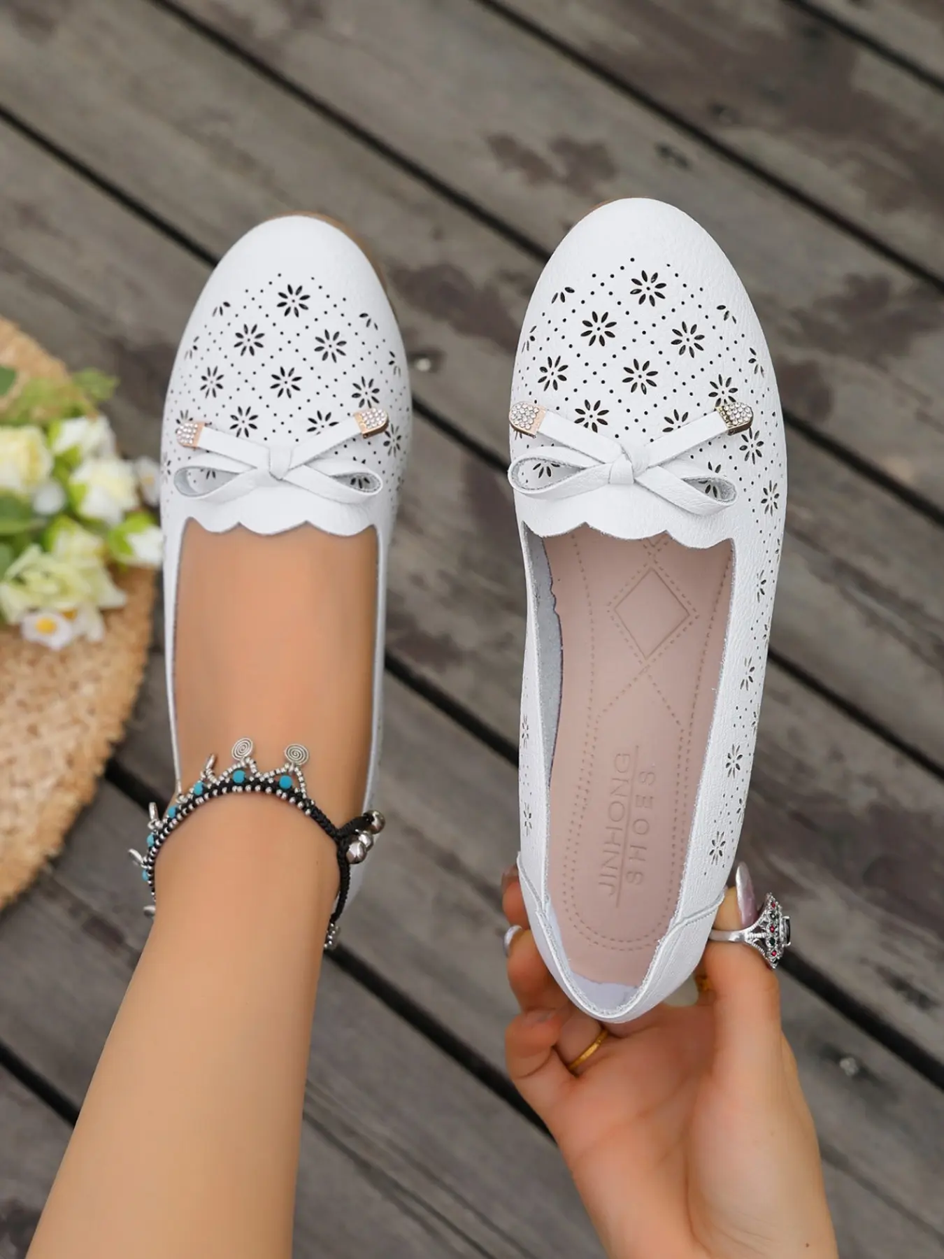 Women's Hollow Out Breathable Bow Flat Shoes, Soft Sole Anti-Slip Nurse Shoes, Comfortable Slip-On Mom Shoes for Spring and Fall