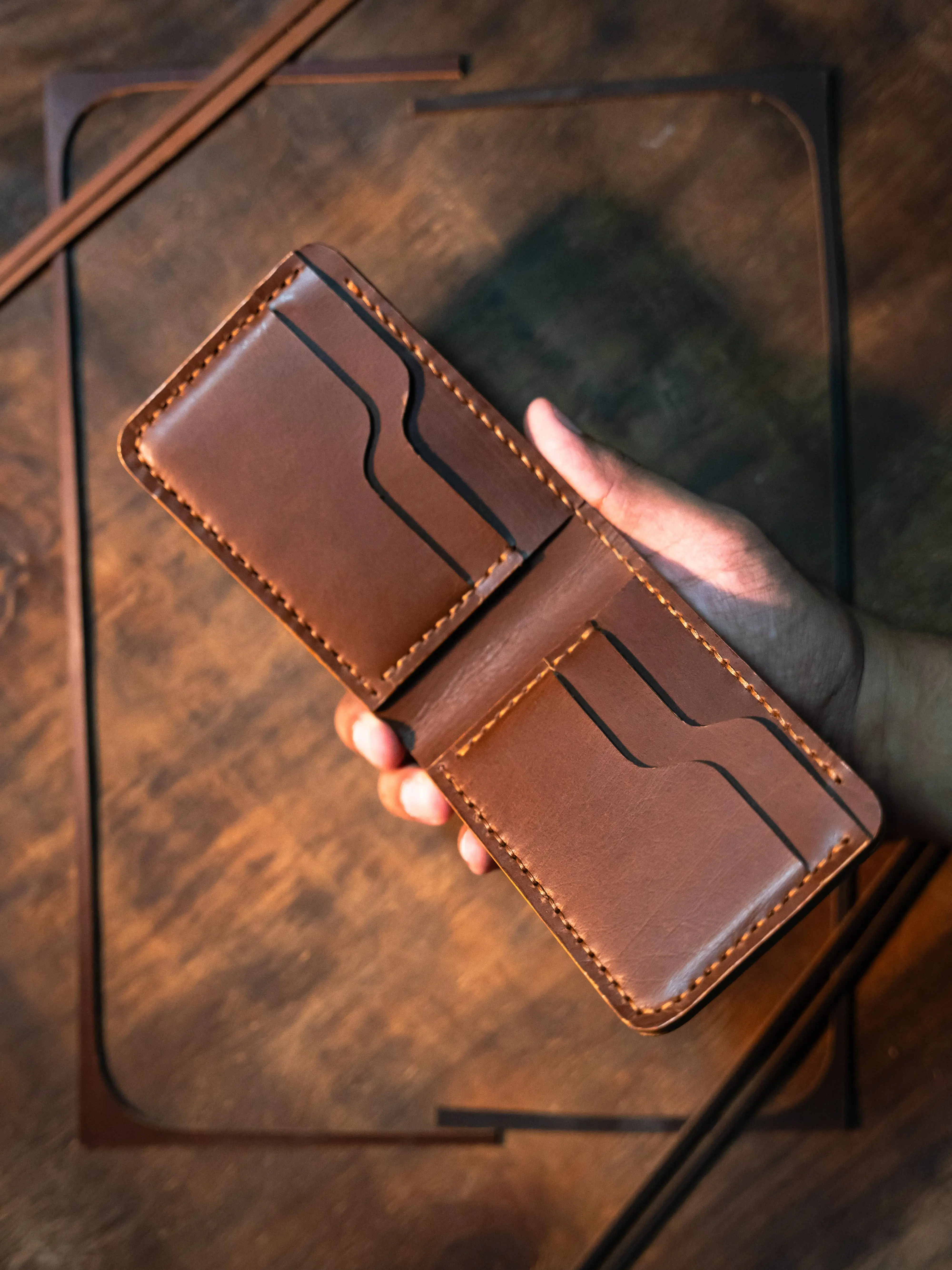 Handmade Leather Wallet Bifold - Full Grain Pull Up Leather - Hand Stitched for Durability - 6 Cards Slots & 1 Cash Slot - Perfect Gift for Him - Anniversary Gift - Valentines Gift