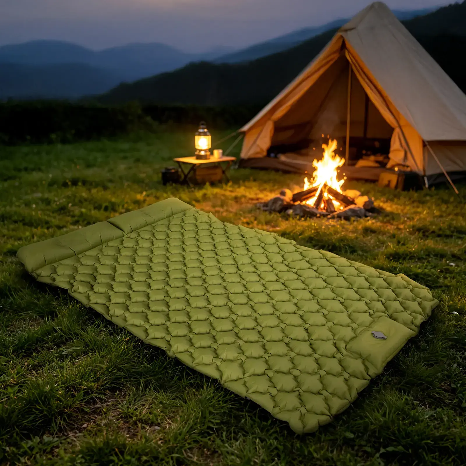 Camping Sleeping Pad with Pillow, Inflatable Sleeping Mat, Camping Mattress with Built in Foot Pump, Portable Lightweight Sleeping Bed for Backpacking, Hiking, Traveling, Camping Accessories, Camping Equipment