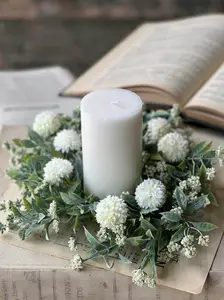WHITE GARDEN POM CANDLE RING