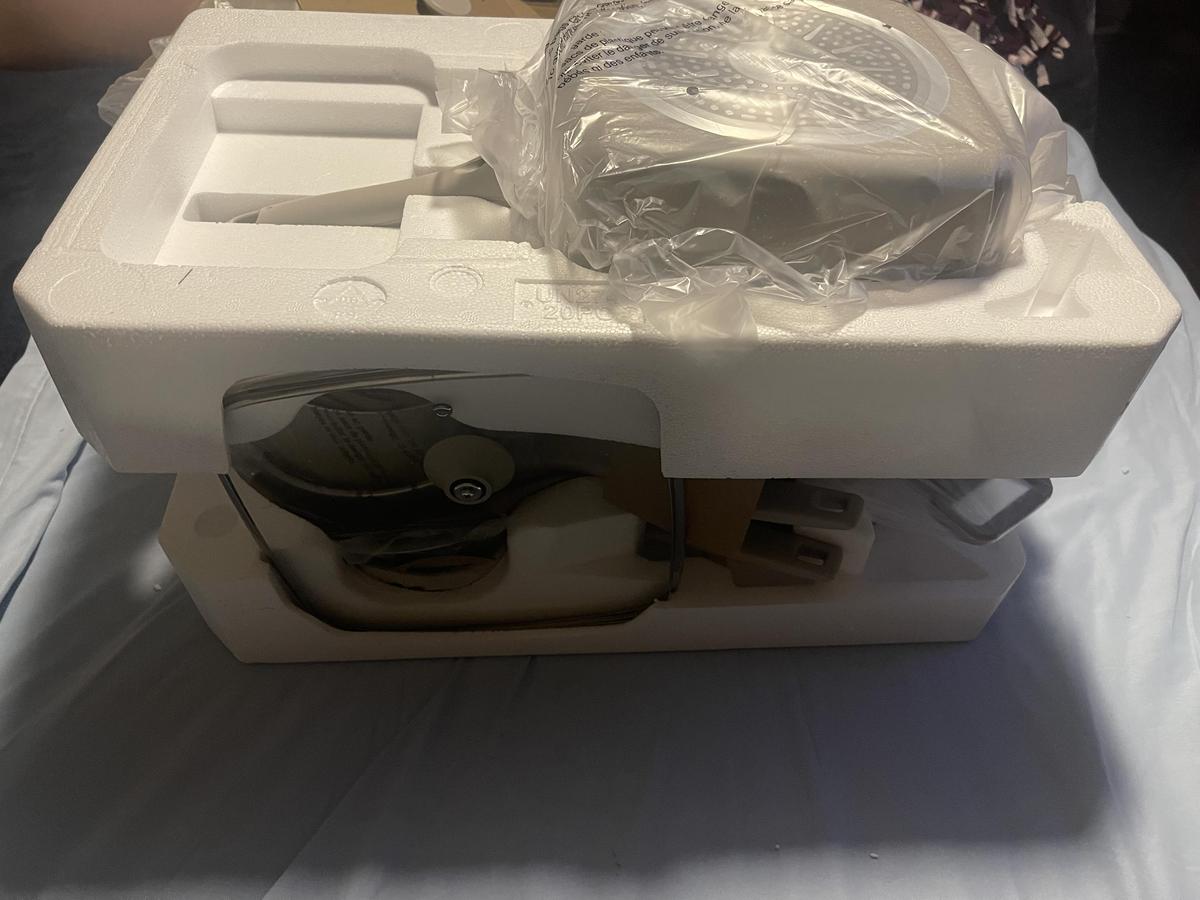 Item: 20pc Speckled Cream Set