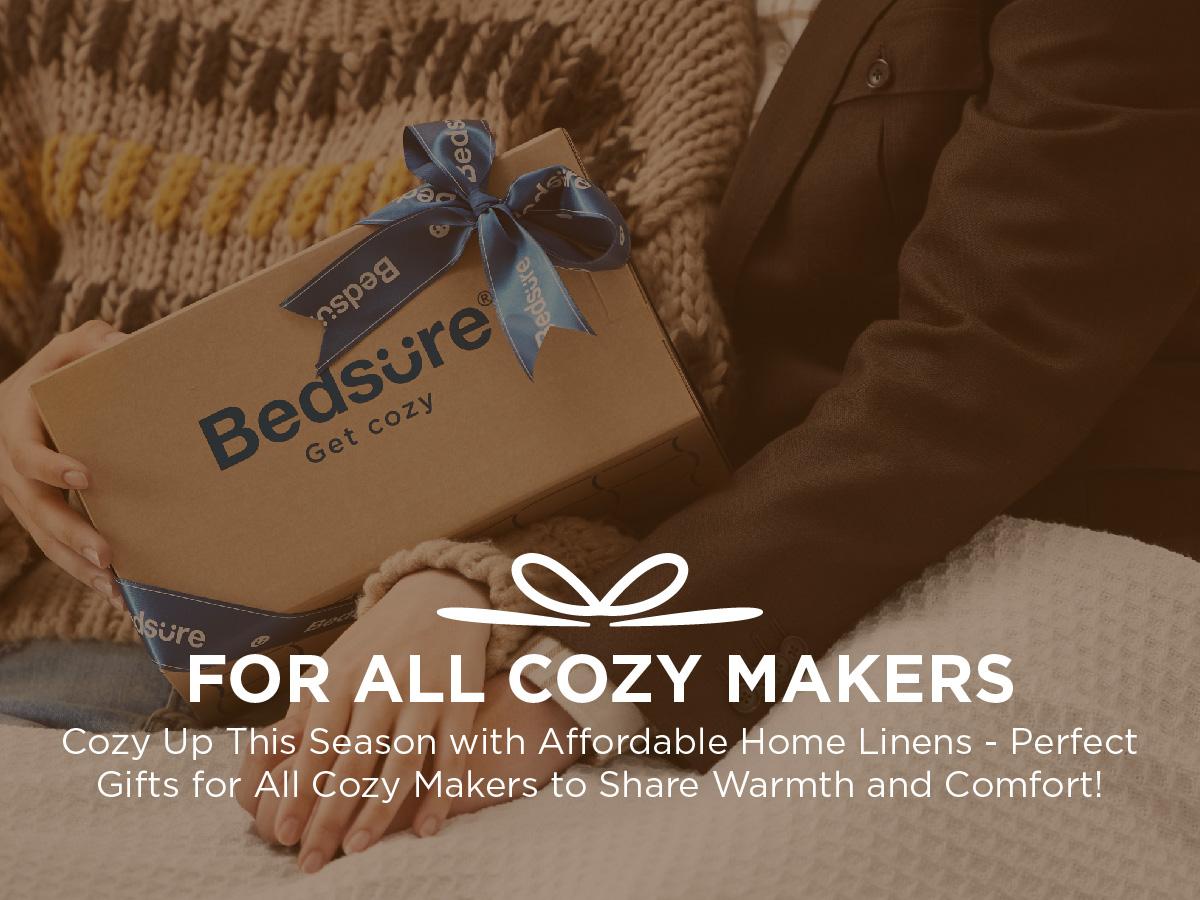 Comforter Set - 4 Pieces Pinch Pleat Bed Set, Boho Bedding for All Season, 1 Soft Comforter, 2 Pillowcases, 1 Decorative Pillow