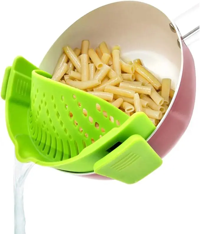 Clip on Strainer for Pots Pan Pasta, Silicone Food Strainer Hands-Free Pan Strainer, Clip-on Kitchen Food Strainer for Spaghetti, Pasta, Ground Beef Fits All Bowls and Pots (Green)