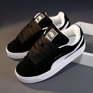 2025 Men's Casual  Low Top Comfortable Versatile Retro Bread  Black Closed Boy shoes