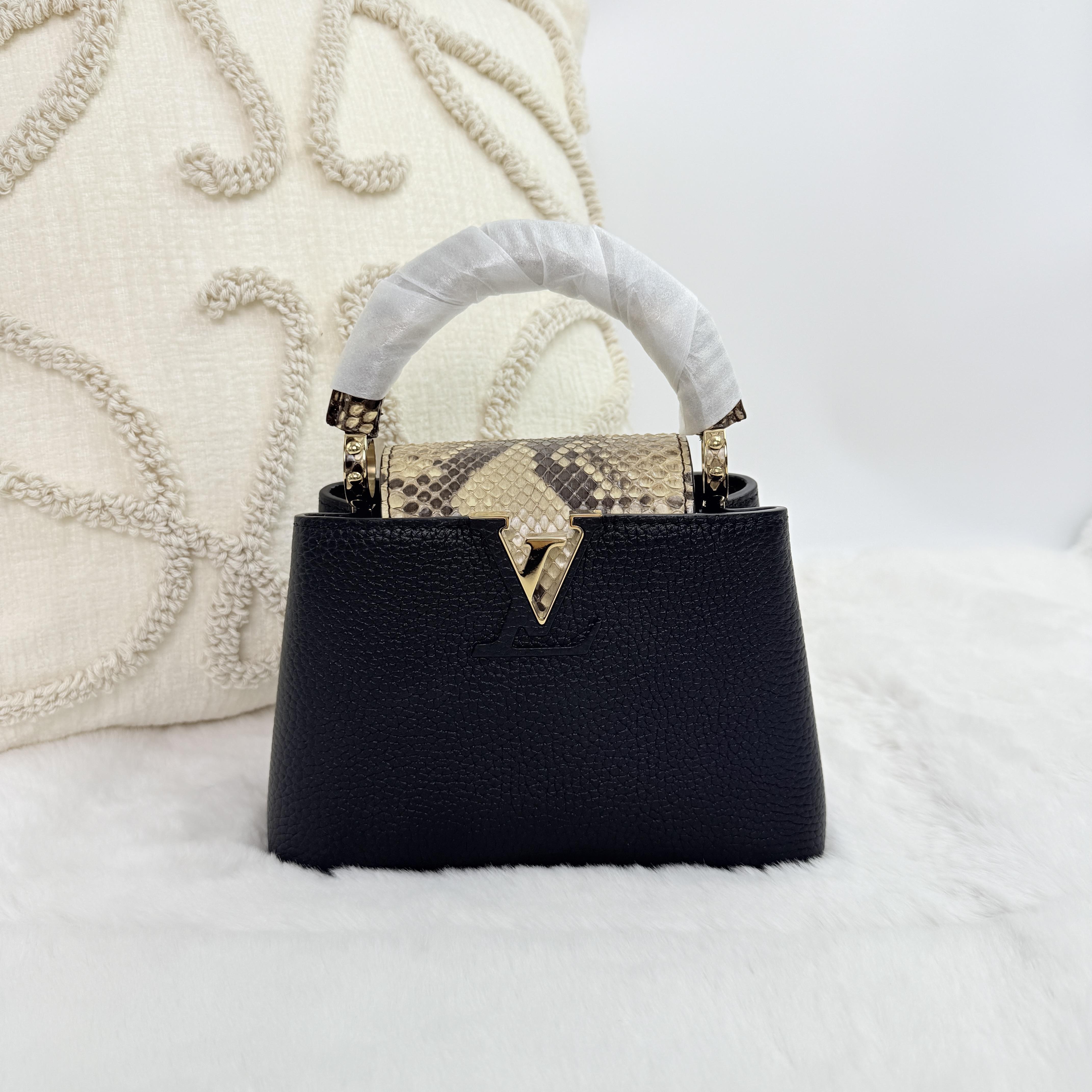 Pre-owned Louis Vuitton Capucines Mini handbag in black Taurillon leather with a genuine python handle |18805178 WWL