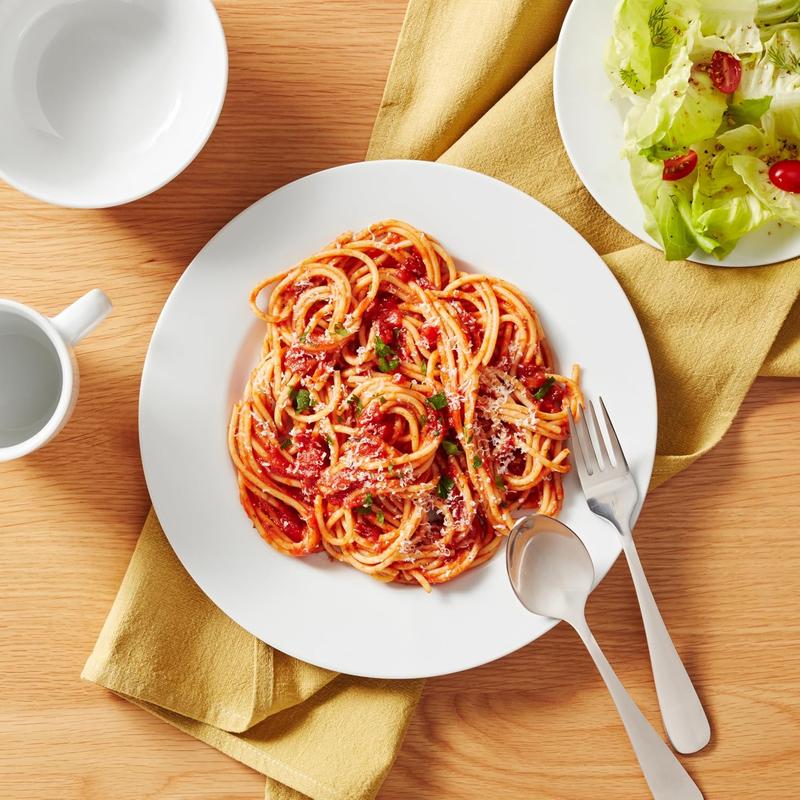 16-Piece Porcelain Kitchen Dinnerware Set with Plates Bowls and Mugs Service for 4 White Elegant Everyday Use Special Occasions