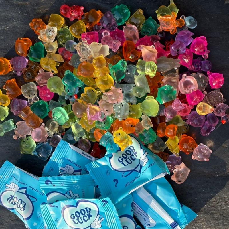 50pcs Mini Random Color Resin Animal Ornaments Luminous Night Glow Cute Decorations for Office Home Desk Collectible Figurines