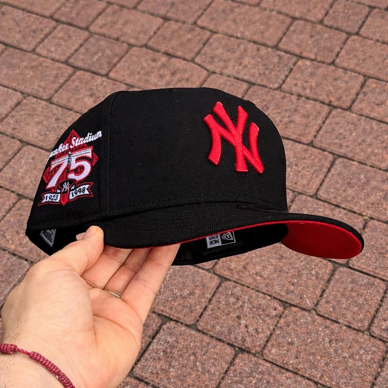 Black Red Adjustable Cap – 3D White Logo Snapback Baseball Hat, Casual and Sporty Style for Everyday Fashion