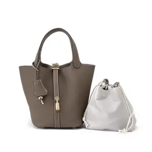 “Women's,Cowhide,Bucket Shoulder Bag”It comes with a storage bag. It can be used as a casual shopping bag, a stylish handbag, a classic picnic basket, and a unique, durable small everyday utility bag. The size is 18 cm. design lock sakura rose