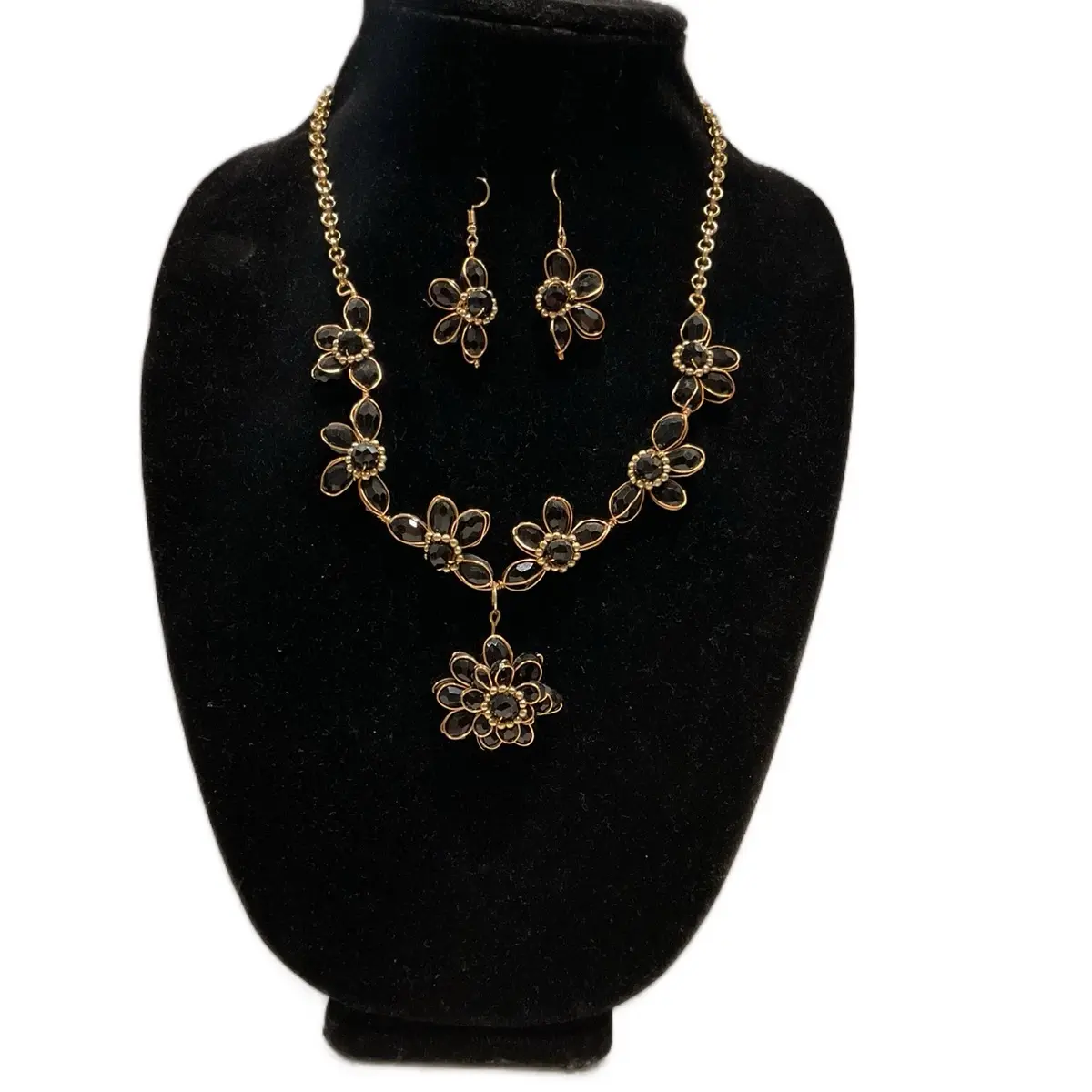 Yuri Necklace - Elegant Design with Beads and Strands - Classic Style for Everyday Wear