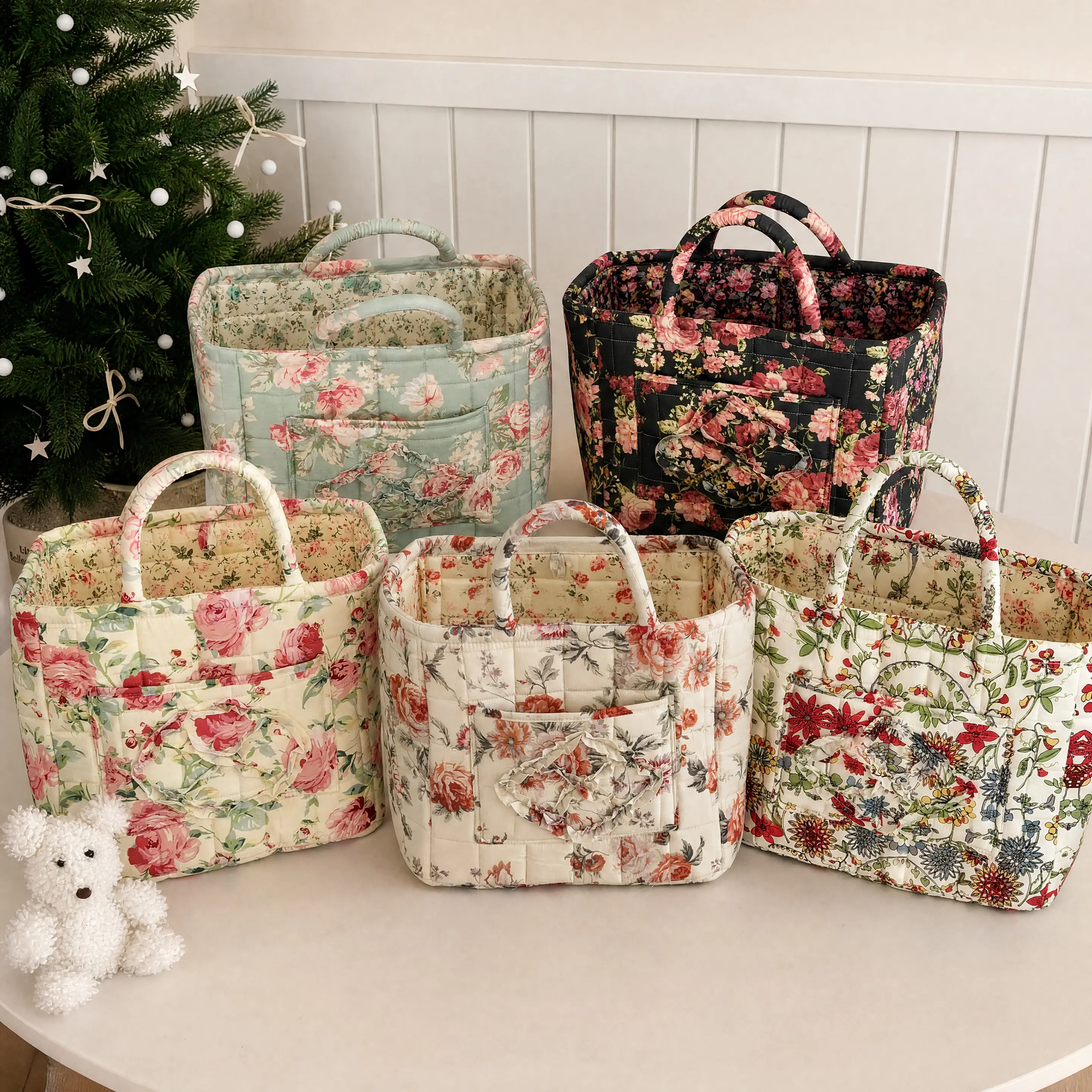 Women's Quilted Floral Tote Handbag - Retro Ditsy Flowers Design, Large-Capacity, Lightweight, Foldable Polyester Durable Organizer for Home Supplies Organization & Travel Storage