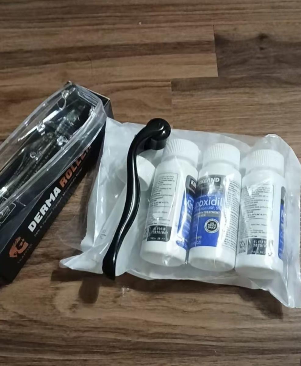 Item: 2 Bottles + 1 Derma Roller