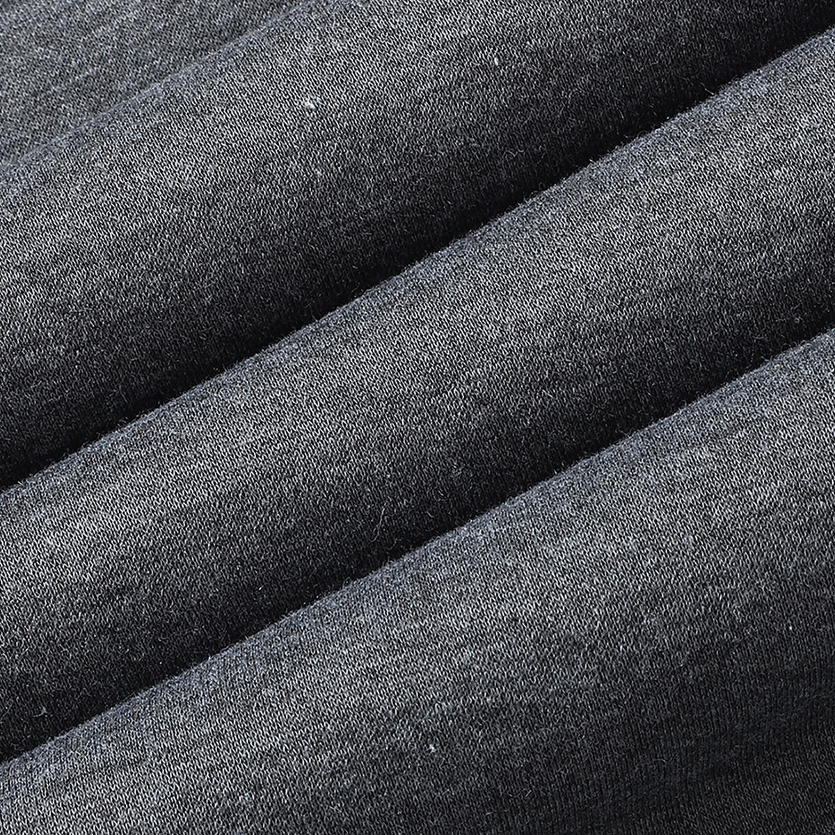 Men's three-piece warm winter sports suit with fleece lining and pattern design.The inner layer is made from thick fabric, providing warmth and comfort, suitable for outdoor activities and cold weather.