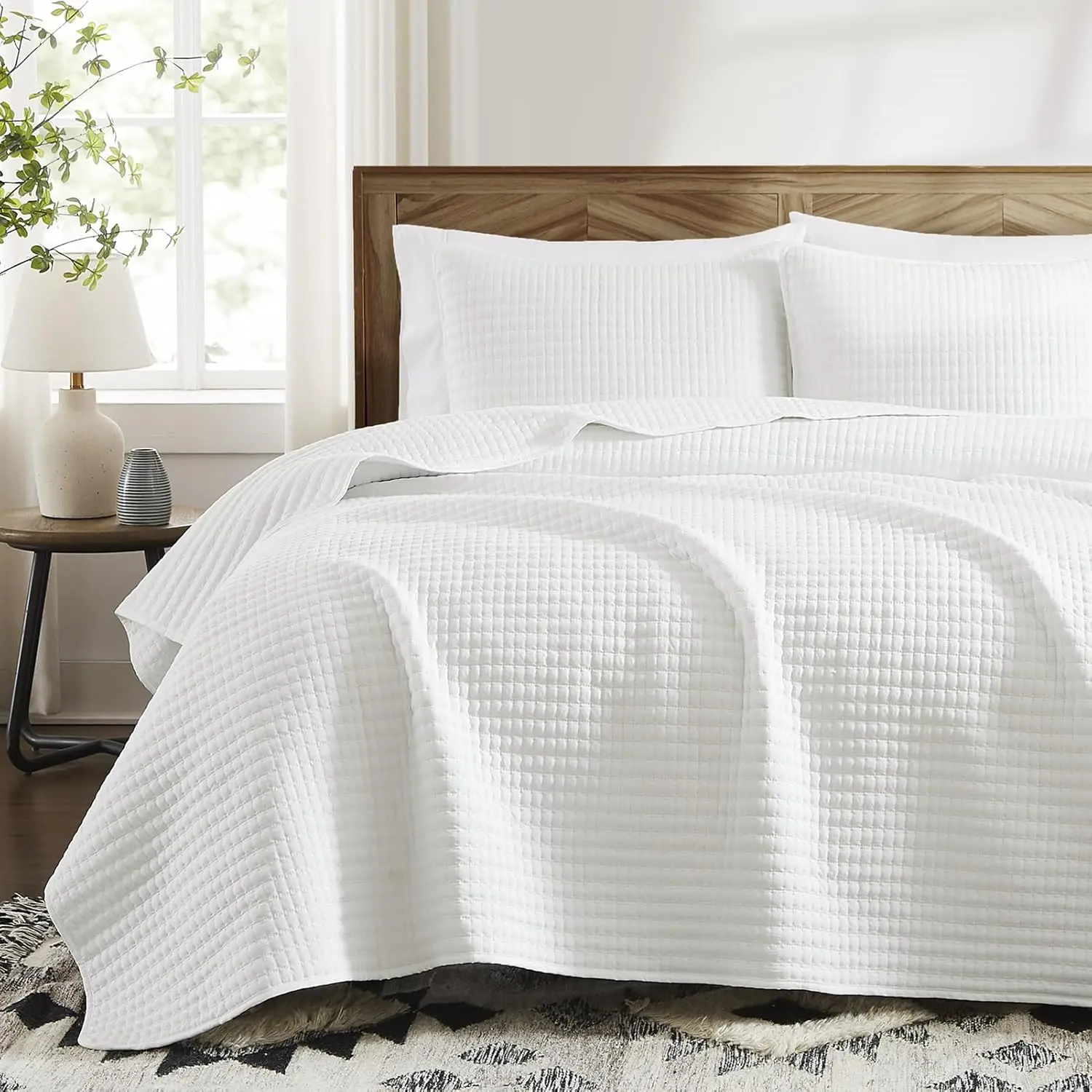 White Queen Size Quilt Bedding Set with Pillow Shams, Lightweight Soft Bedspread Coverlet, Quilted Blanket Thin Comforter Bed Cover for All Season, 3 Pieces, 90x96 Inches