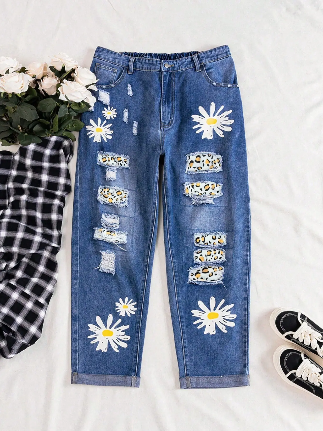 Plus Size American Vintage Streetwear Daisy Patchwork Denim Woven Jeans, Fashion Casual Jeans, Frayed Hole Casual Long Pants, Slim-Fitting All Seasons Clothing