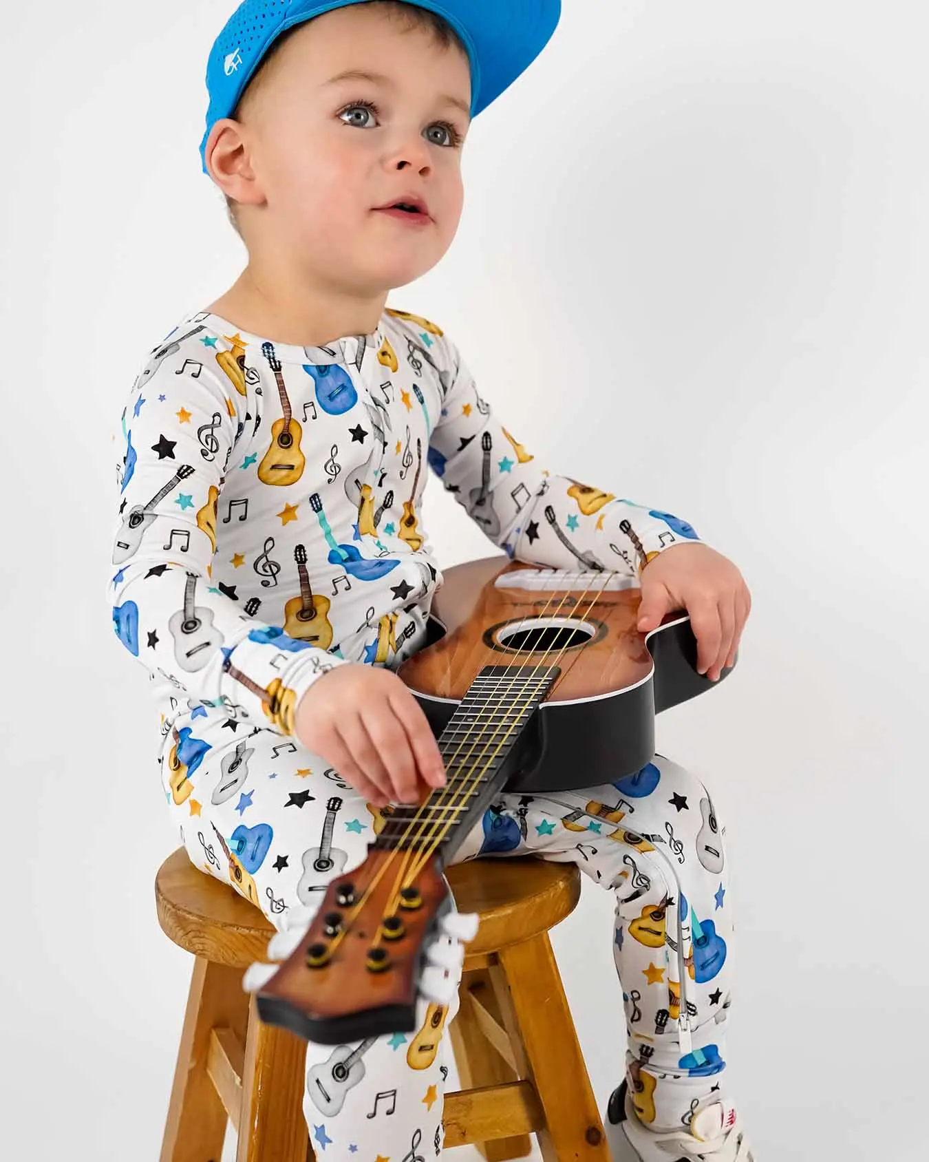 Brad ‘Poppy’™ Unisex Organic 95% Viscose Bamboo Convertible Romper Bodysuit for Lev Baby (9-12 Months), Music-Themed, Double Zipper, Cool Sleeps, Acoustic Guitar Accessory Compatible