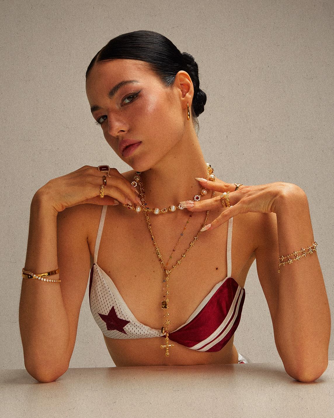 en route Daisy Molecule Chain in Gold, Cross-influenced Street Style, Versatile Lariat, Choker or Long Chain, Everyday Statement Look