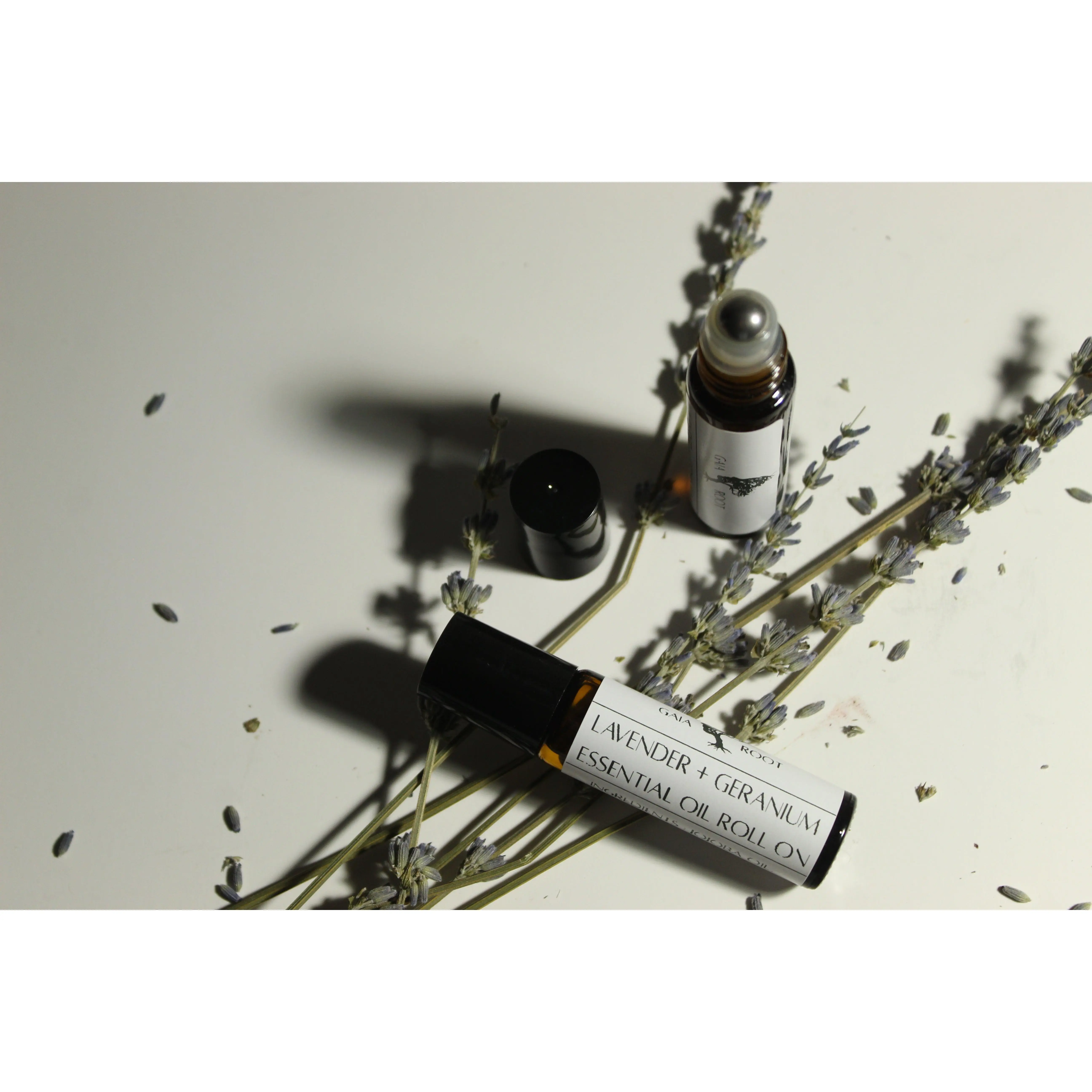ESSENTIAL OIL ROLL-ON  LAVENDER + GERANIUM