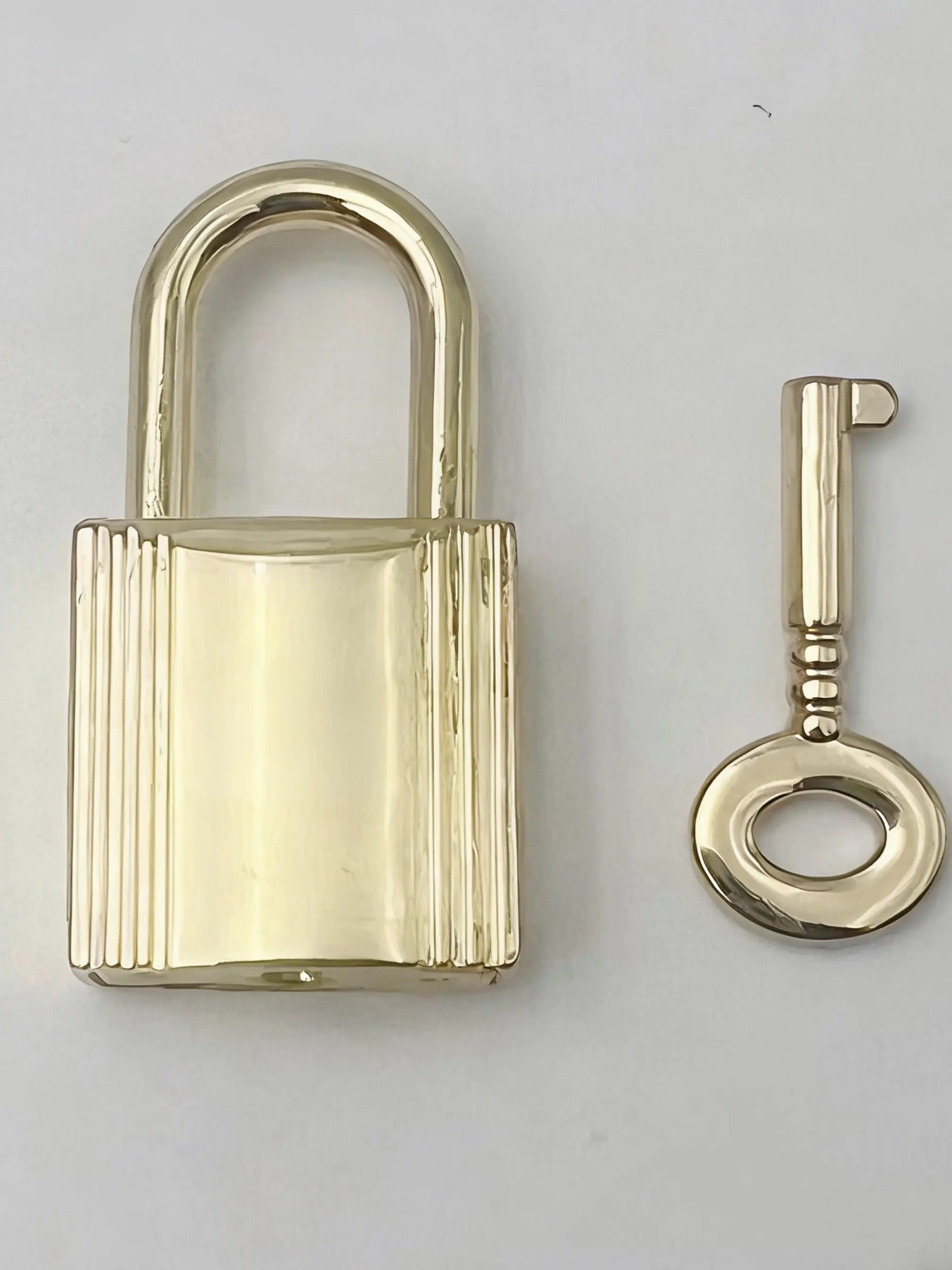 Bag Lock Accessories Metal Lock Basket Bag Small Hanging Lock Small Lock Accessory, Durable & Stylish Design, Heavy Duty Security Lock, Sturdy Lock, Zinc Alloy Lock, Secure Lock