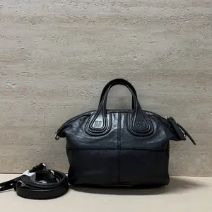 Pre-owned Givenchy Leather Shoulder Bags 7.8'' R2209 Shoulder Bag C1859697063 0307 T4 Kay