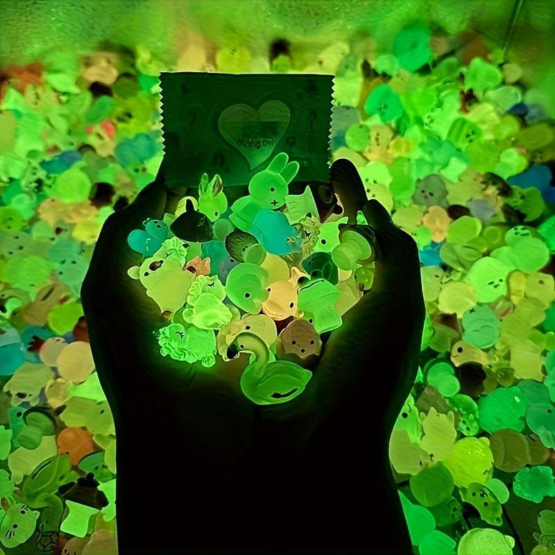 Mini Glow in The Dark Animal Resin Models(Random Color),10pc/20/30/100pc Surprise Mystery Bag for Dollhouse Decor, Fairy Garden Decor, Birthday Party Gift, DIY Crafts, Ornaments Desktop Statue Decoration Lightweight Artistic Magical Luminous Glossy