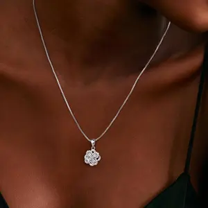 Turandoss Fidget Clover Necklace for Women, Adjustable Chain SpringStatements