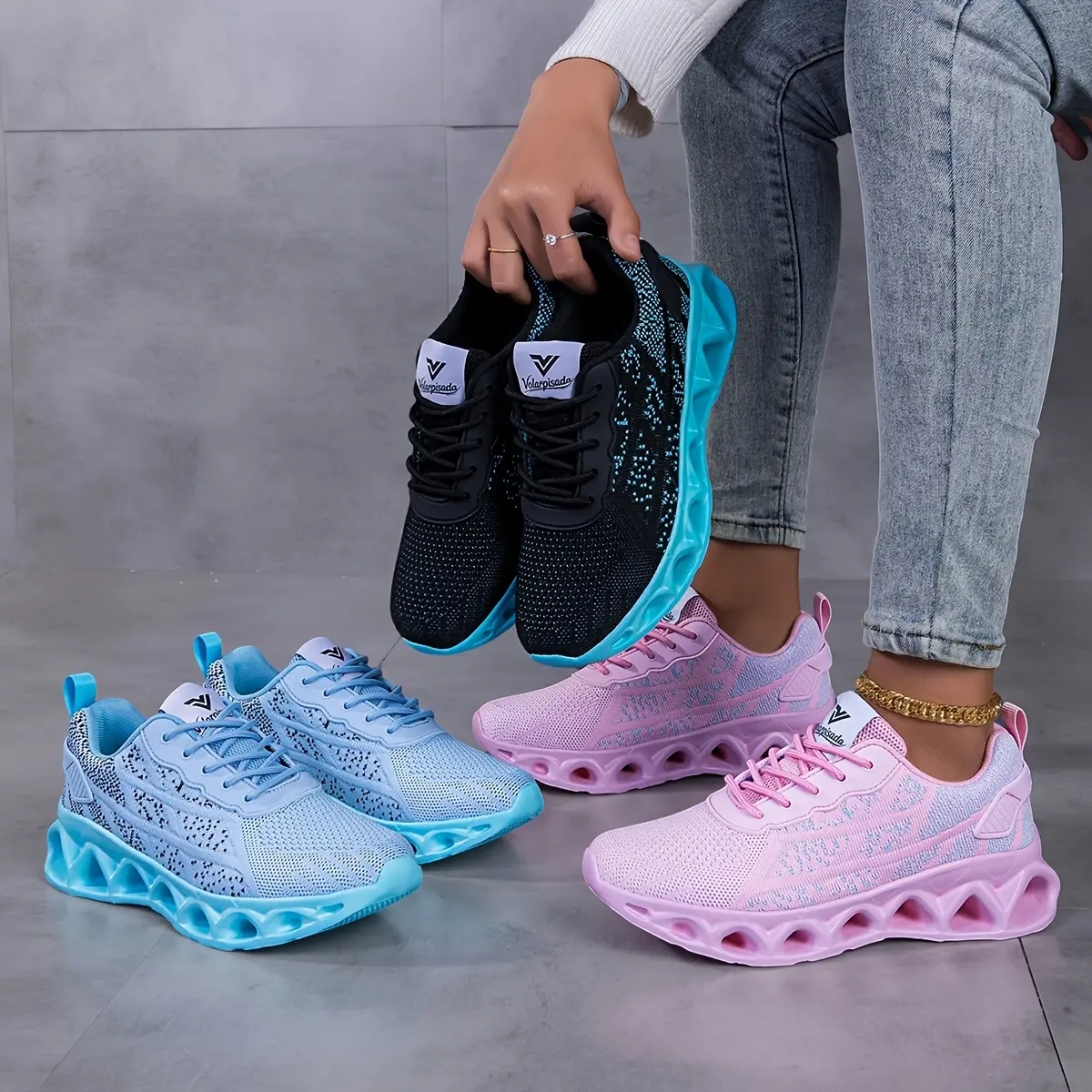 Women's lightweight breathable mesh sports shoes - low top lace up casual shoes, cushioned sole, all day comfort, all season multifunctional design, suitable for travel, gym and casual wear, women's sports, travel shoes, fashionable sports shoe style