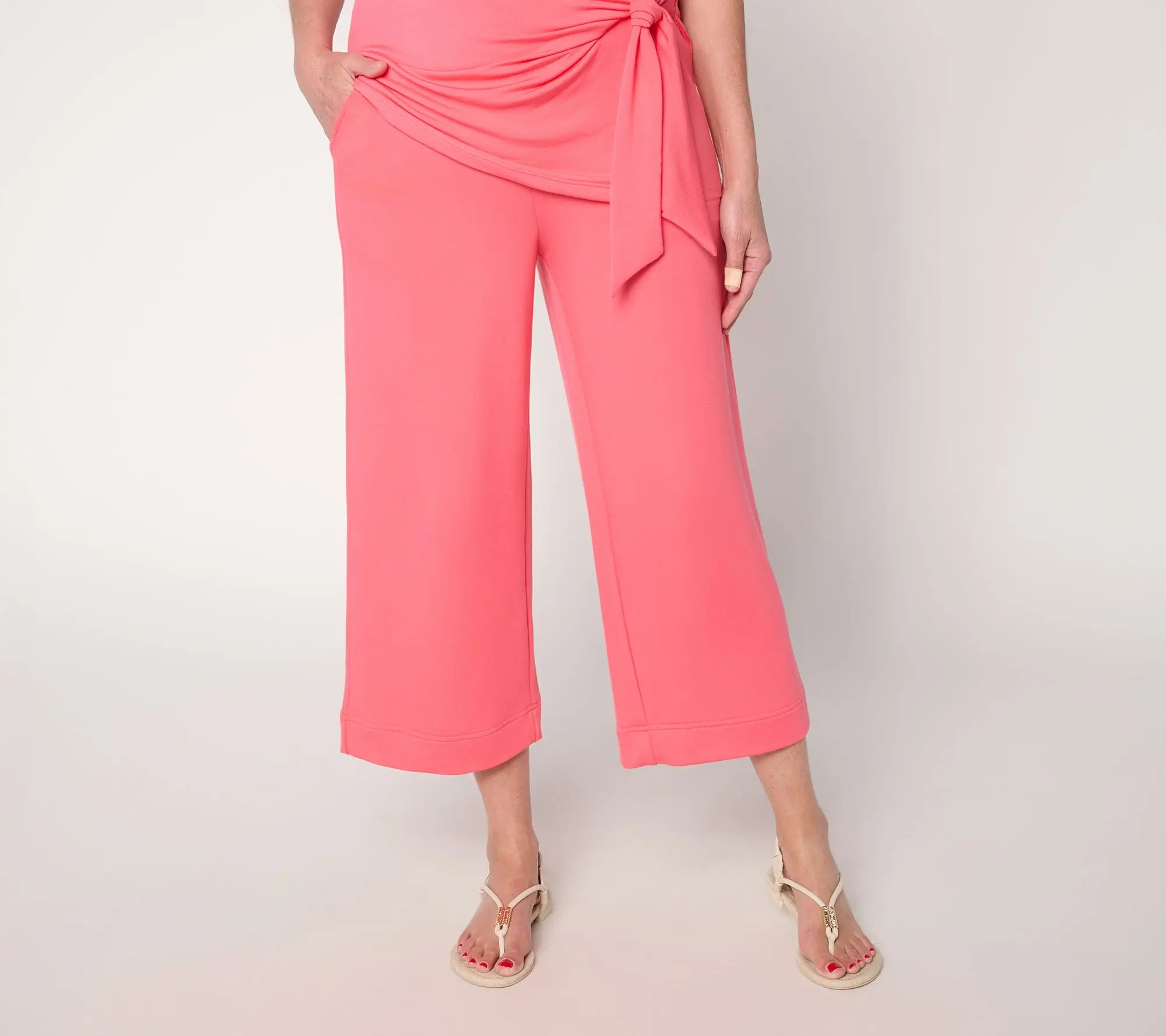 Brandis Dress Out Loud Acquitted Knit Petite Wide Leg Crop