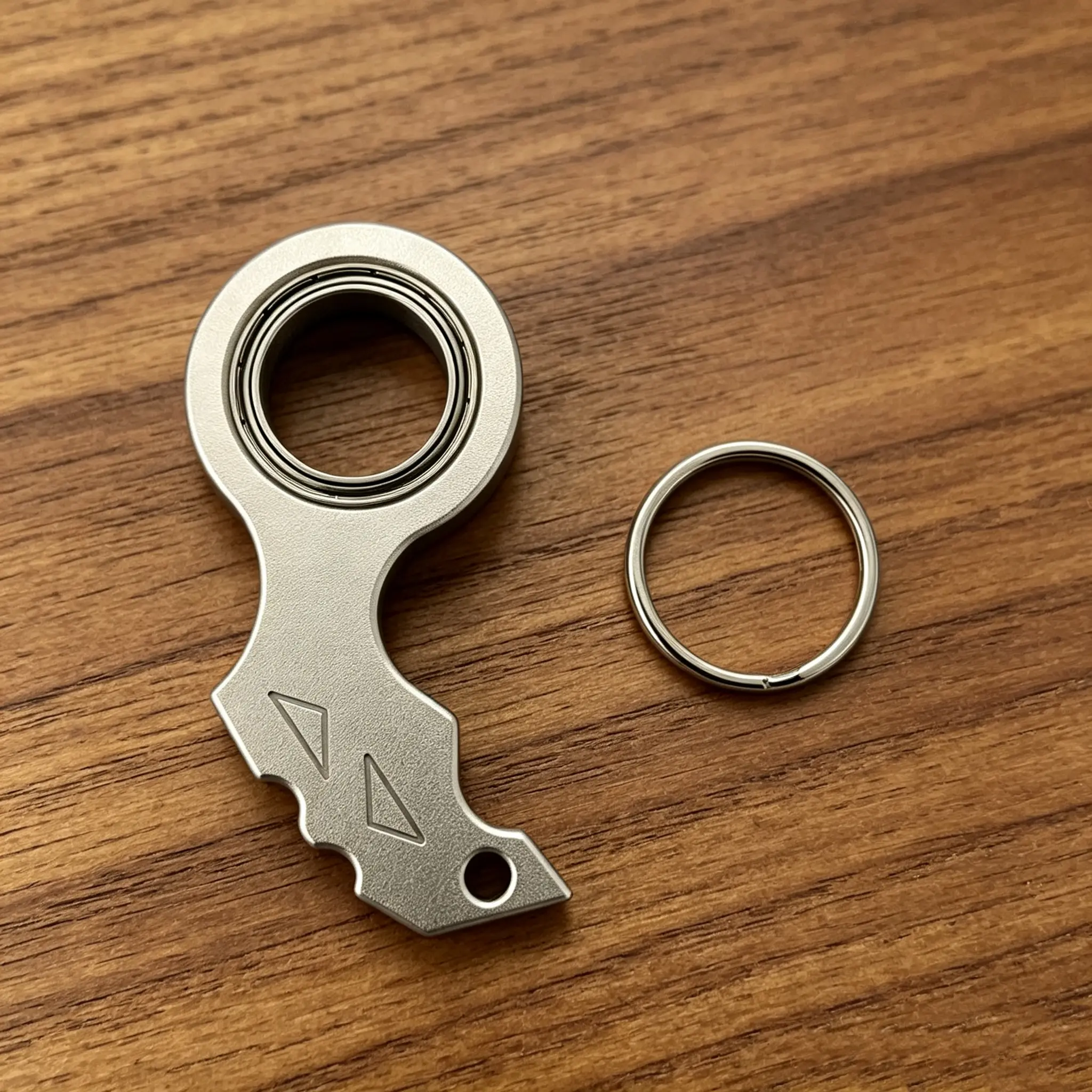 Premium Aluminum Body Karambit Shape Fidget Spinner Keychain, Multifunctional Durable Smooth Quiet Rotation Anxiety Relief Toy, Portable EDC Key Holder for Gifting, Multifunctional Keychain, Edc Utility Keychains