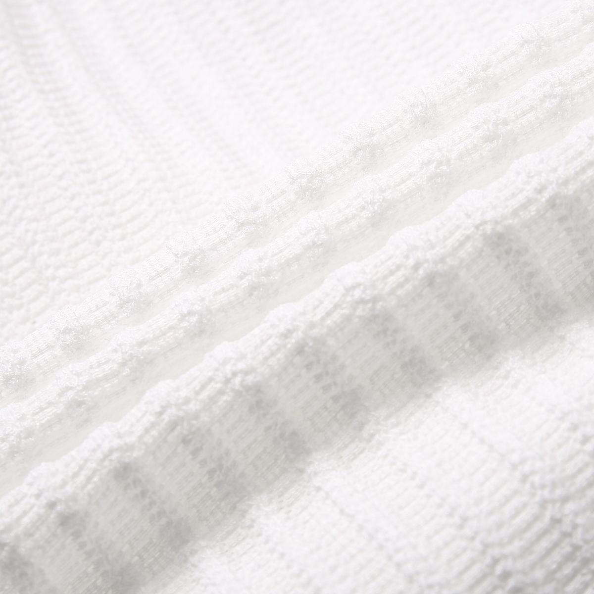 Classic men's solid color summer polo shirt shorts set, regular version with vertical fine stripe texture and exquisite collar design to create a refined casual look