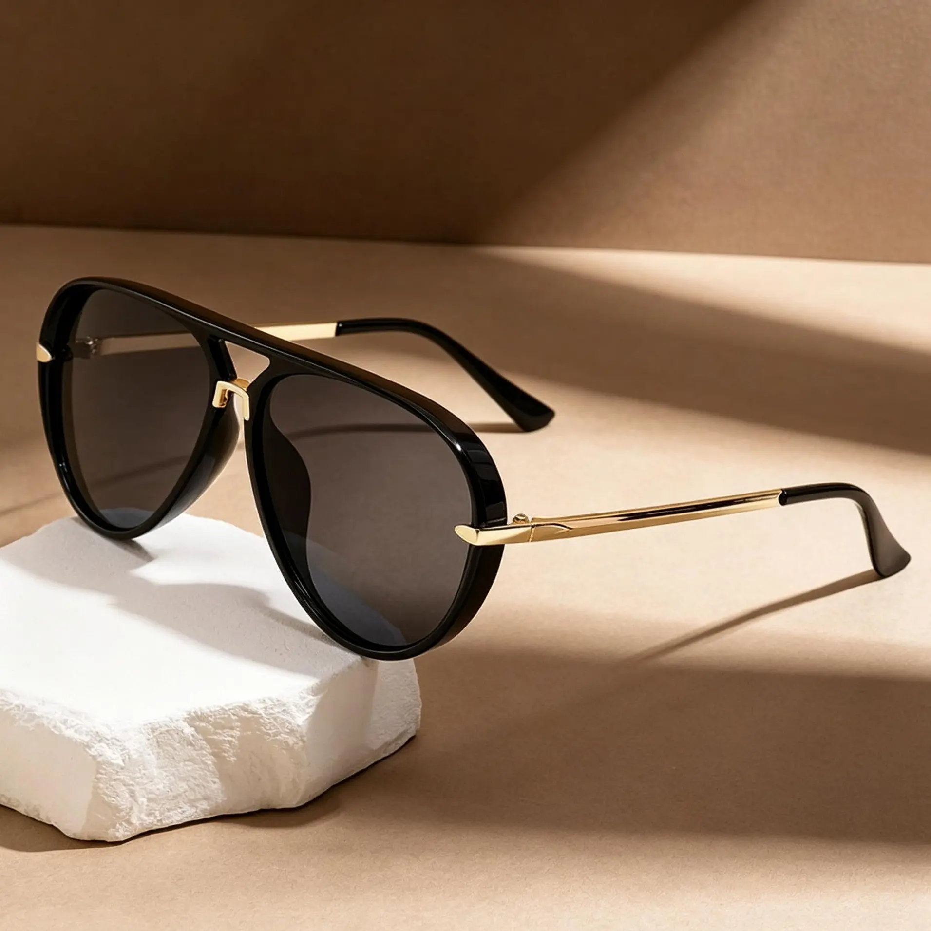 Trendy Sunglasses Women Brand Designer Pilot Sun Glasses UV400 Simple Fashion Suitable Shades Gold Trim Black Frame Unisex High Quality PC Frame Lightweight Comfortable