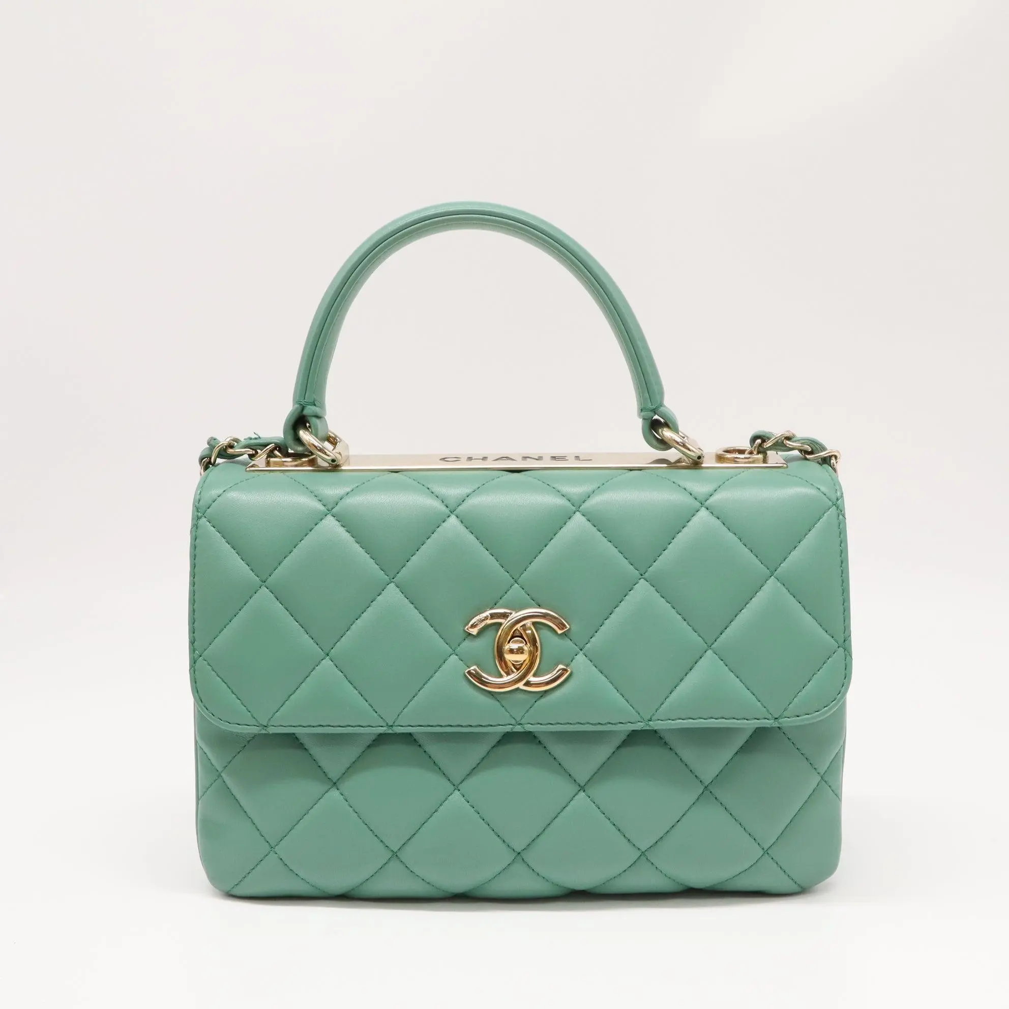 Pre-owned CHANEL lambskin Top handle bag Trendy CC Quilted Small B22893
