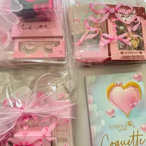 3 MAKEUP BAGS AND 1 EYESHADOW PALETTE