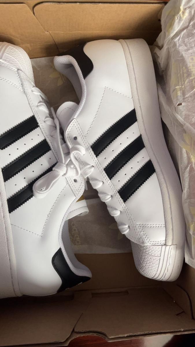 Item: White / Black, 10