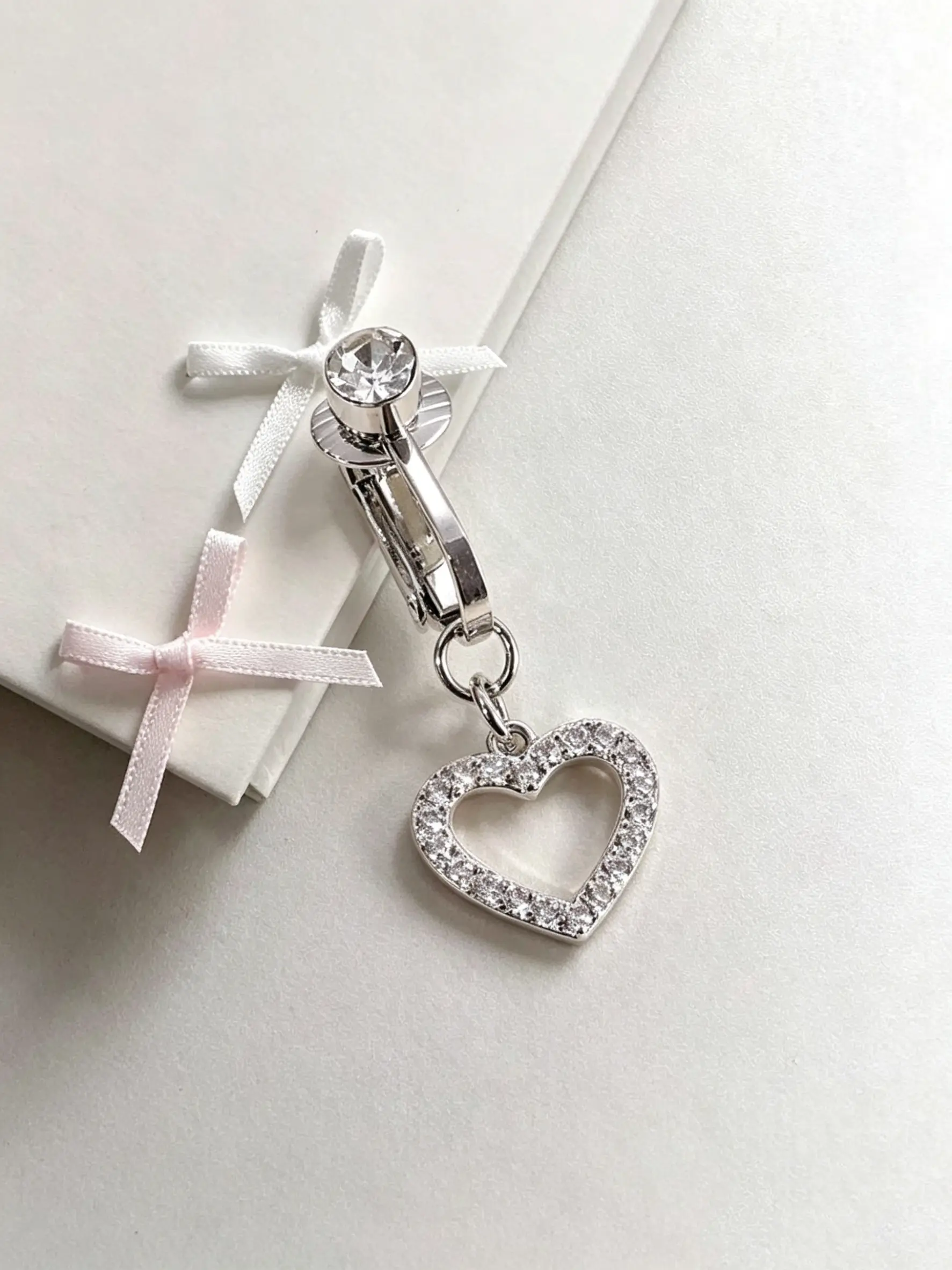 Sweet Silver Color Hollow Heart Navel Ring, No Piercing Required, Unisex Belly Button Jewelry, Geometric Design, All Seasons, Cute Belly Button Rings, Dangle Belly Ring, Body Jewellery, Non Piercing Jewelry, Chic Body Jewelry