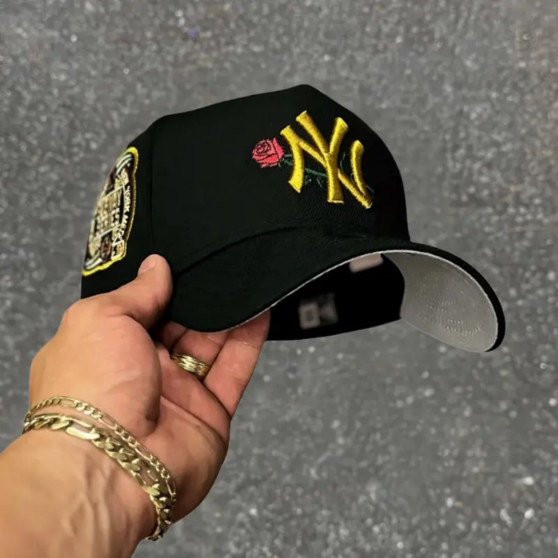 New Era NY Yankees 9FORTY/9FIFTY Gold Rose Cap - Gorra de béisbol NY Yankees Negra con Logo Amarillo y Rosa Roja Embroidered Curved Brim MLB Baseball Fitted Cap, Unisex Streetwear Trending Adjustable Design, waterproof accessories