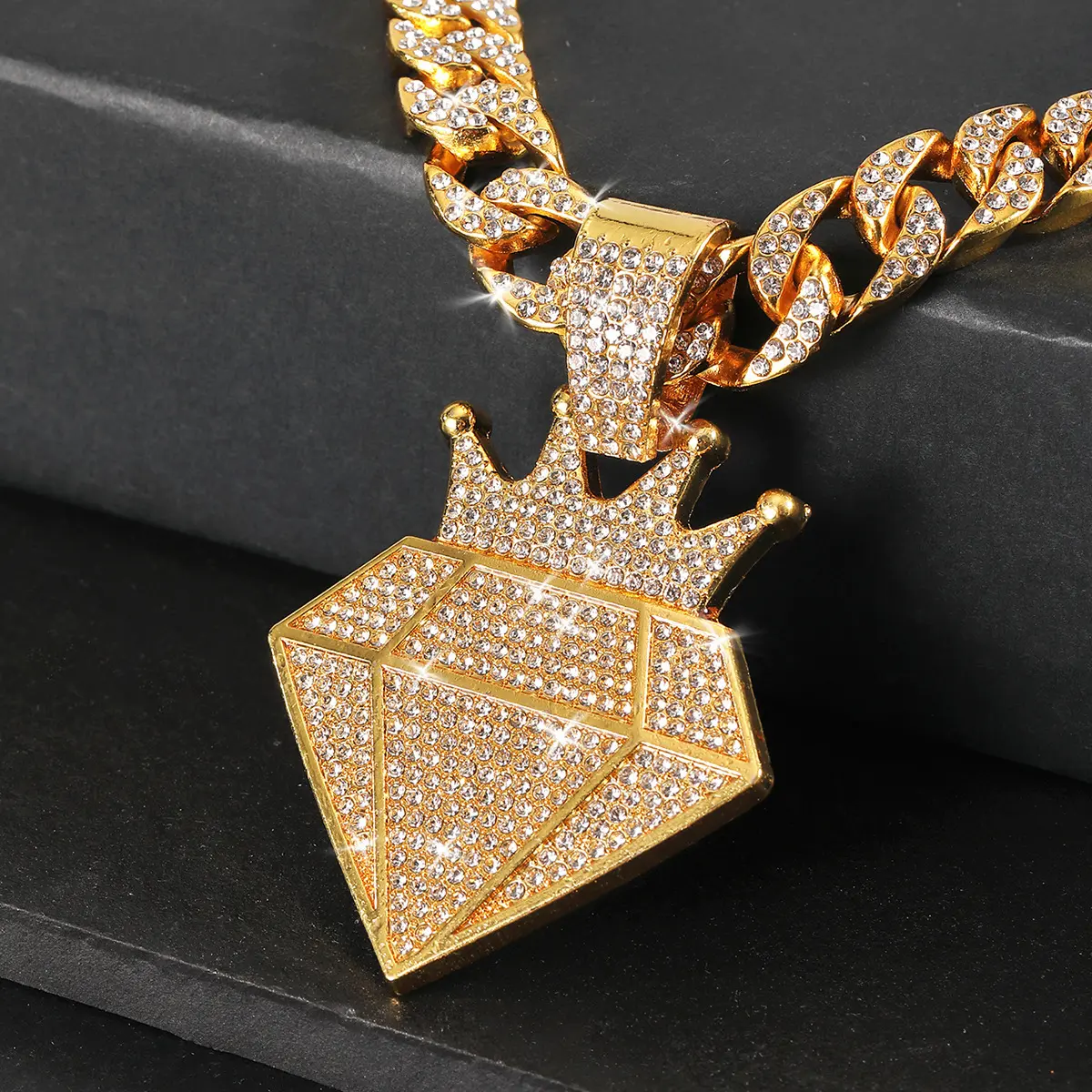 Crown Pendant Necklace for Men with Hip-Hop Cuban Chain Bling Stylish Accessory