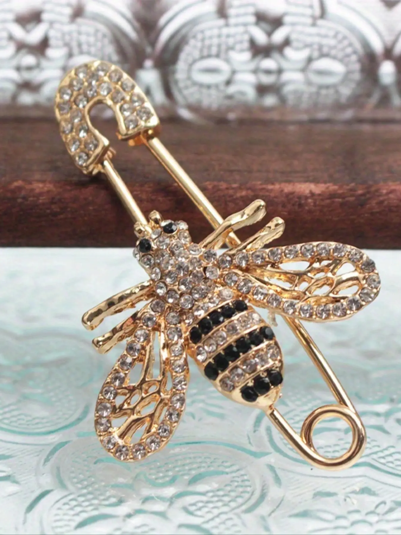 Elegant Rhinestone Bee Brooch Pin, Sparkling Exquisite Brooch with Crystals, Unique Design Lapel Pin for Suits & Sweaters, Fashion Accessory for Women & Men, Men Accessories, Alloy Brooch Pin