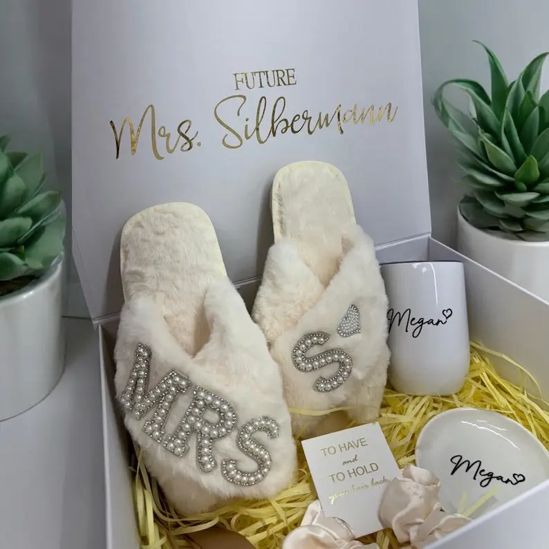 Taniri Luxury Bride Gift Box, Personalized Bridal Gift Set for Bride to Be with White Tumbler, Fluffy Slippers and Jewelry Dish, Ready to Gift Bridal Shower Box, Bachelorette Gift, Engagement Gift for Future Mrs