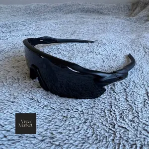 Full-Rim Shield Frames – Bold Wraparound Unisex