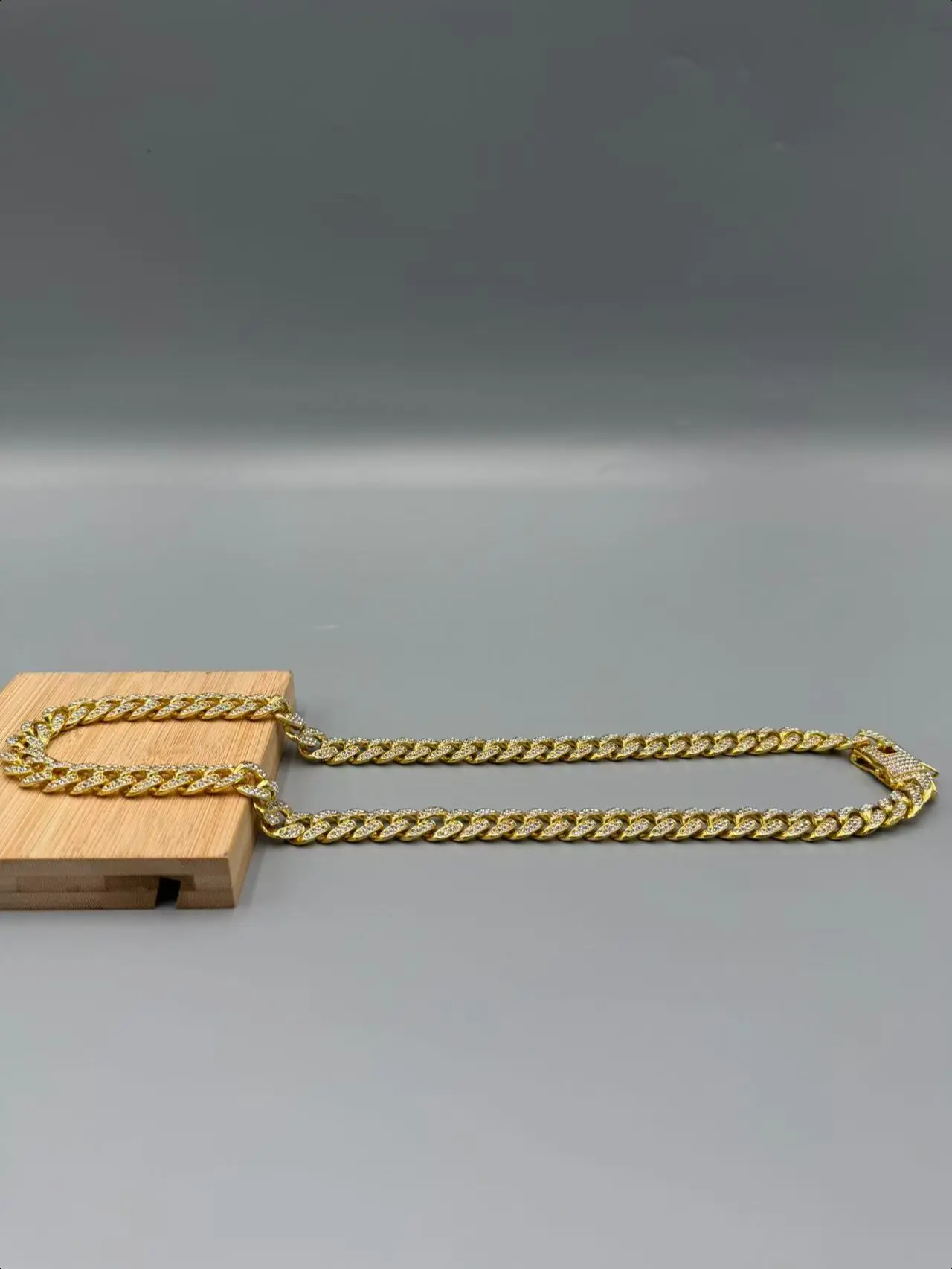 QGANCLE 32 options for pendants Hip-hop style Cuban chain pendant necklace - personalized men's necklace - an excellent gift for your boyfriend. Universal design for both men and women. Personalized droplet pendant necklace with personalized pendant.