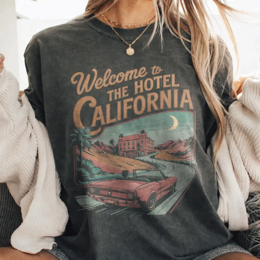 Comfort Colors Vintage T-Shirt for Women, Retro 70s California Graphic Tee in 100% Cotton, Casual Loose Fit Festival Apparel, Shortsleeve, Round Neck, Oversize, Digital Print, Lightweight, Hang Dry, O Type, Tshirt, Unisex Fit, Easy To Style, Taped Neck An
